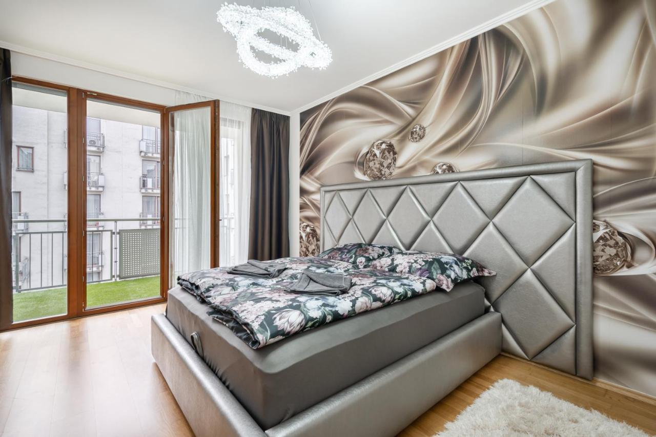 Penthouse Three Bedrooms, Three Balconies Apartment With Free Parking In Kiraly Street 布达佩斯 外观 照片