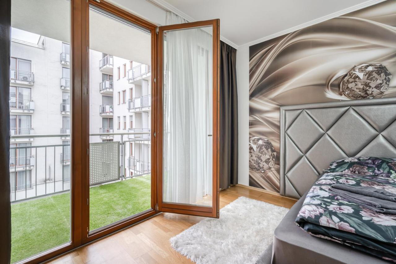 Penthouse Three Bedrooms, Three Balconies Apartment With Free Parking In Kiraly Street 布达佩斯 外观 照片