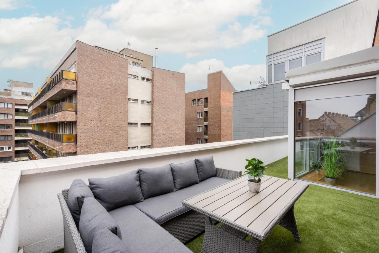 Penthouse Three Bedrooms, Three Balconies Apartment With Free Parking In Kiraly Street 布达佩斯 外观 照片