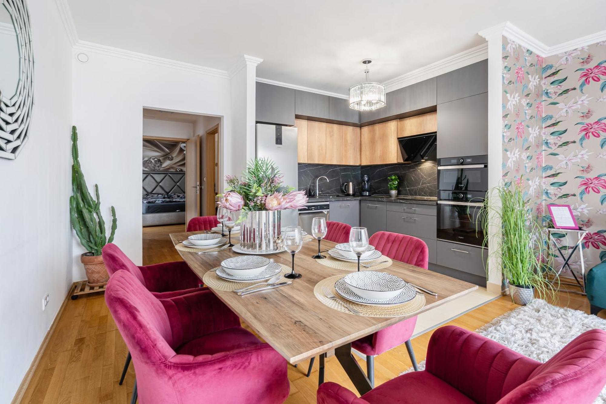 Penthouse Three Bedrooms, Three Balconies Apartment With Free Parking In Kiraly Street 布达佩斯 外观 照片