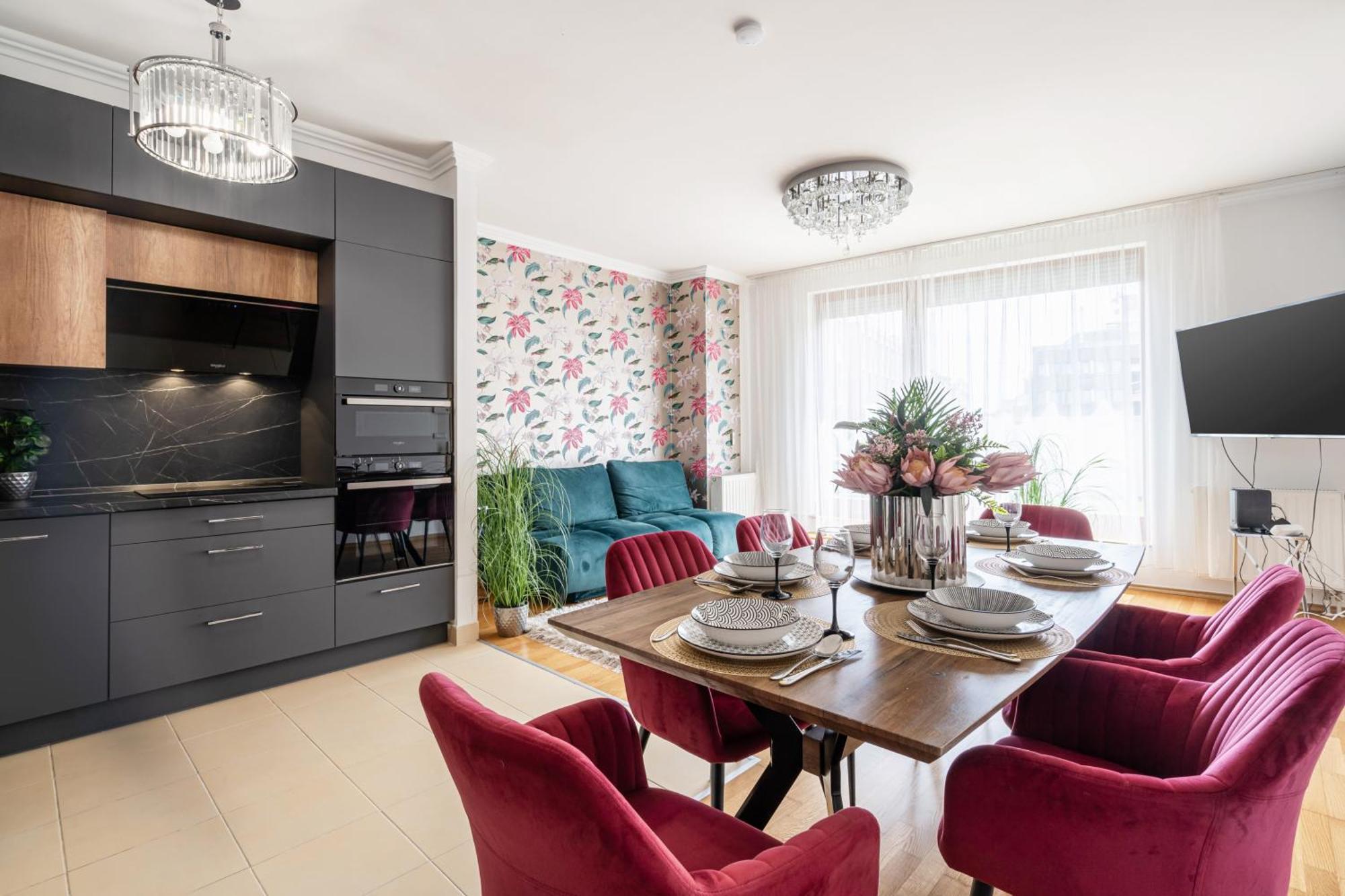 Penthouse Three Bedrooms, Three Balconies Apartment With Free Parking In Kiraly Street 布达佩斯 外观 照片