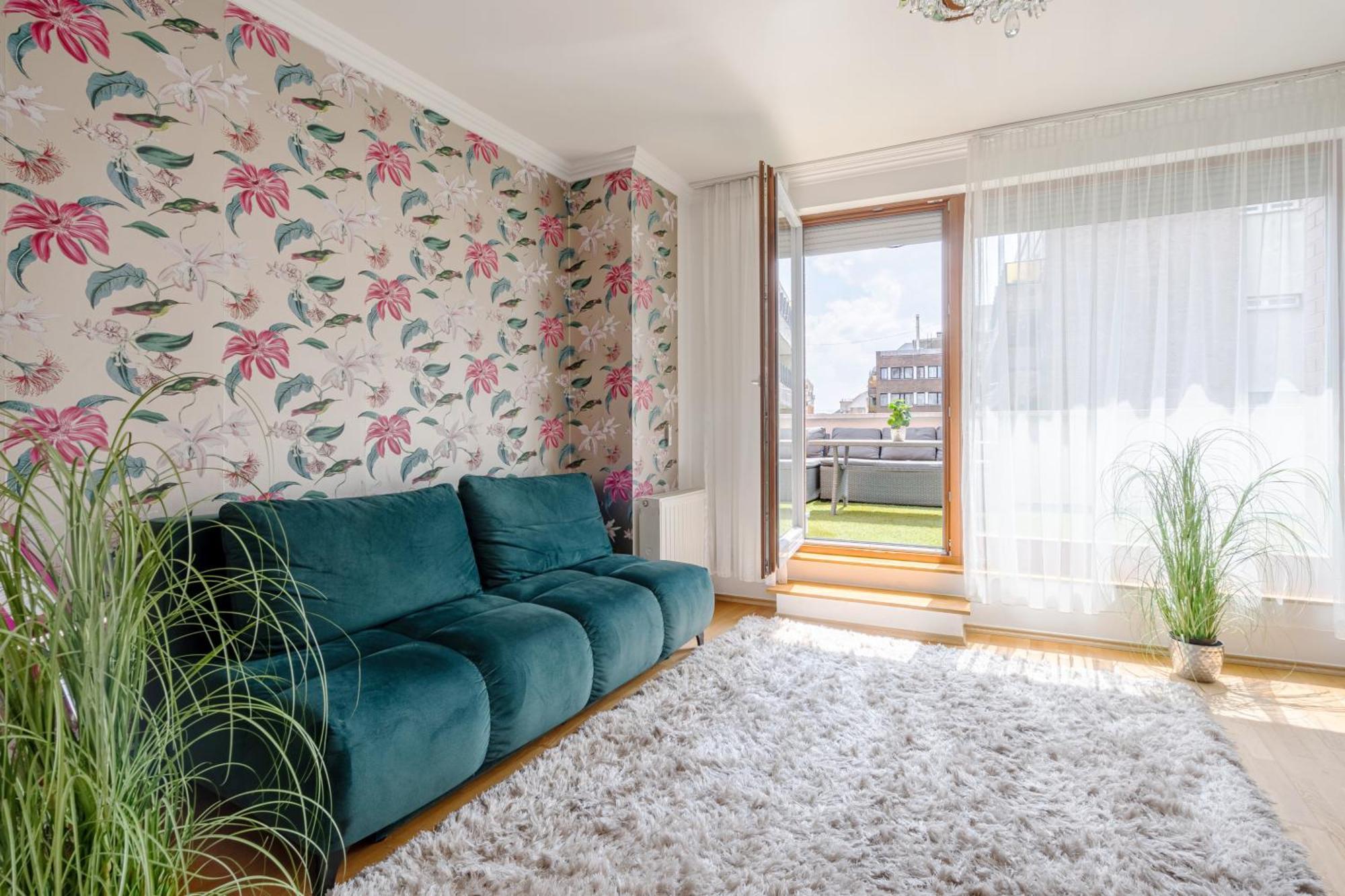 Penthouse Three Bedrooms, Three Balconies Apartment With Free Parking In Kiraly Street 布达佩斯 外观 照片