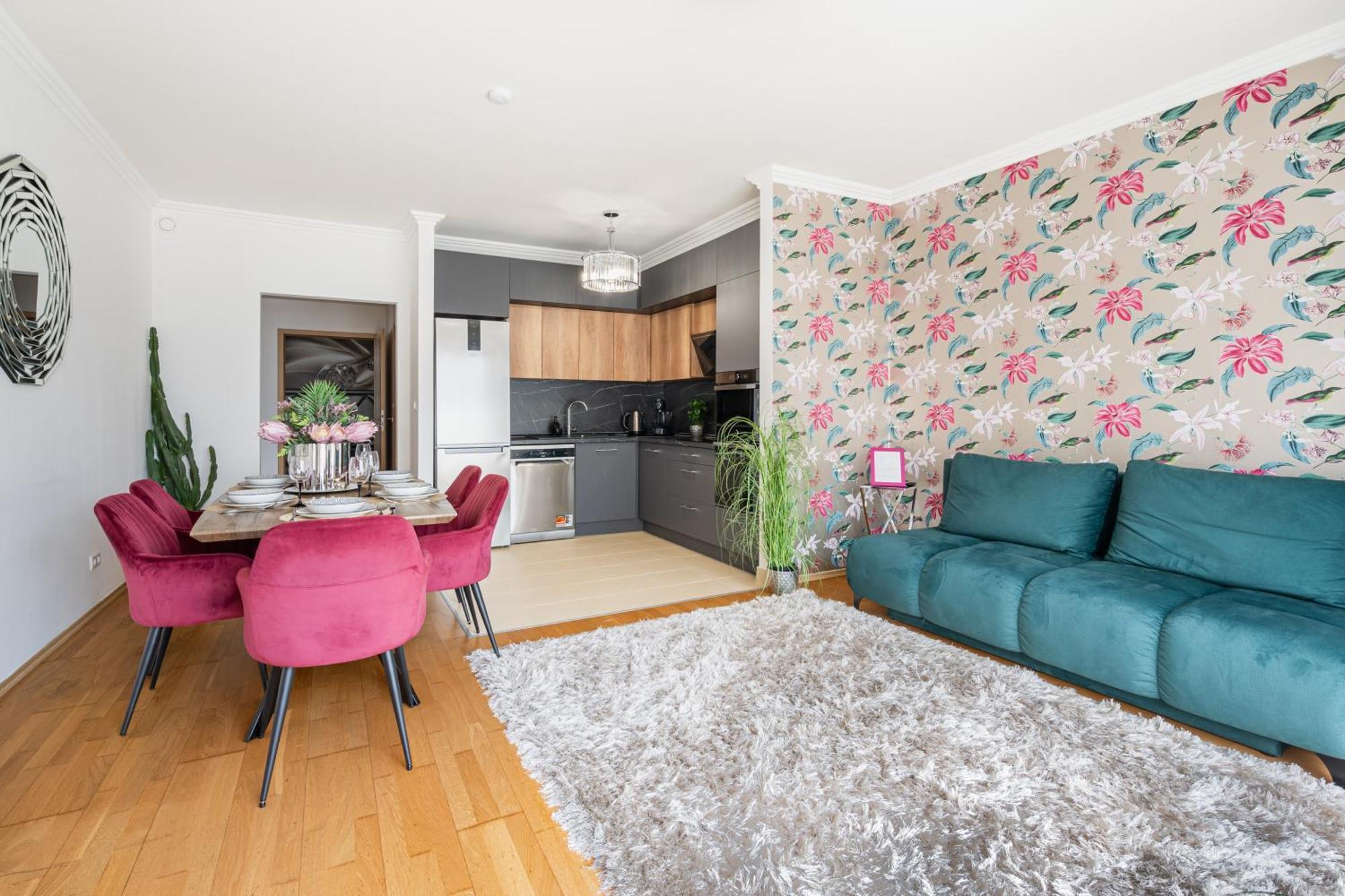 Penthouse Three Bedrooms, Three Balconies Apartment With Free Parking In Kiraly Street 布达佩斯 外观 照片